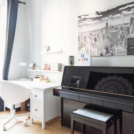 Spacious For A Pleasant In * Parigi
